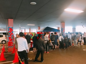 愛知県のパチンコにてマグロ解体ショー！！