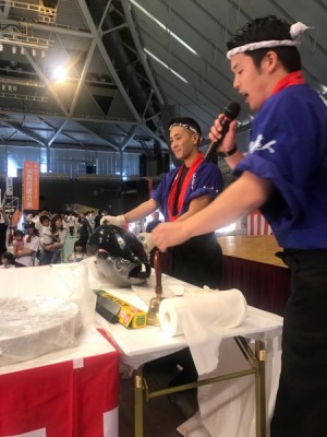 小田原アリーナにてマグロ解体ショー！