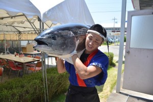 滋賀県　法人　祭り　マグロ解体ショー