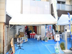 大阪市内　住宅展示場　マグロ解体ショー
