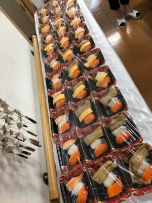 三重県　デイサービス　マグロ解体ショー　出張寿司　