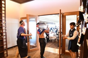 大阪市内ホテル　結婚披露宴にてマグロ解体ショー！！！