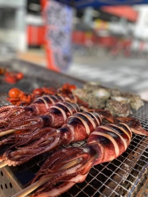 大阪八尾のパチンコ店にて炎の海鮮焼きイベント🔥