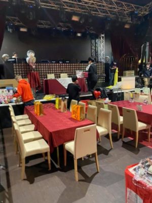 大阪のイベント会場にて結婚式でのマグロ解体ショー