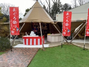 大阪の結婚式場でマグロ解体ショー