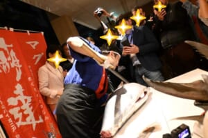 古都京都、インバウンドでお集りのパーティーにてマグロ解体ショーを実施して参りました！