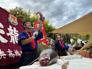 和歌山県和歌山市のキャンプ場にて暑さも吹き飛ぶ豪快で迫力満点のマグロの解体ショー実施しました。