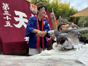 和歌山県和歌山市のキャンプ場にて暑さも吹き飛ぶ豪快で迫力満点のマグロの解体ショー実施しました。