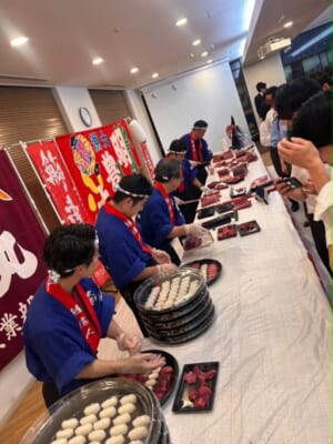 迫力満点！！100㌔越えの生天然本マグロの解体ショー！！